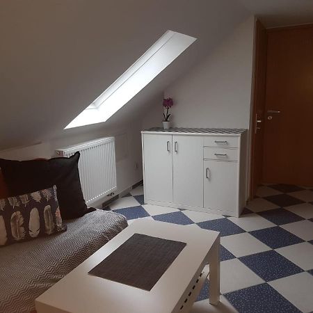 Ruhige Gemuetliche Ferienwohnung In Karlsruhe Daxlanden Fuer Monteure, Pendler, Geschaefsreisen, Wochenendreisen מראה חיצוני תמונה