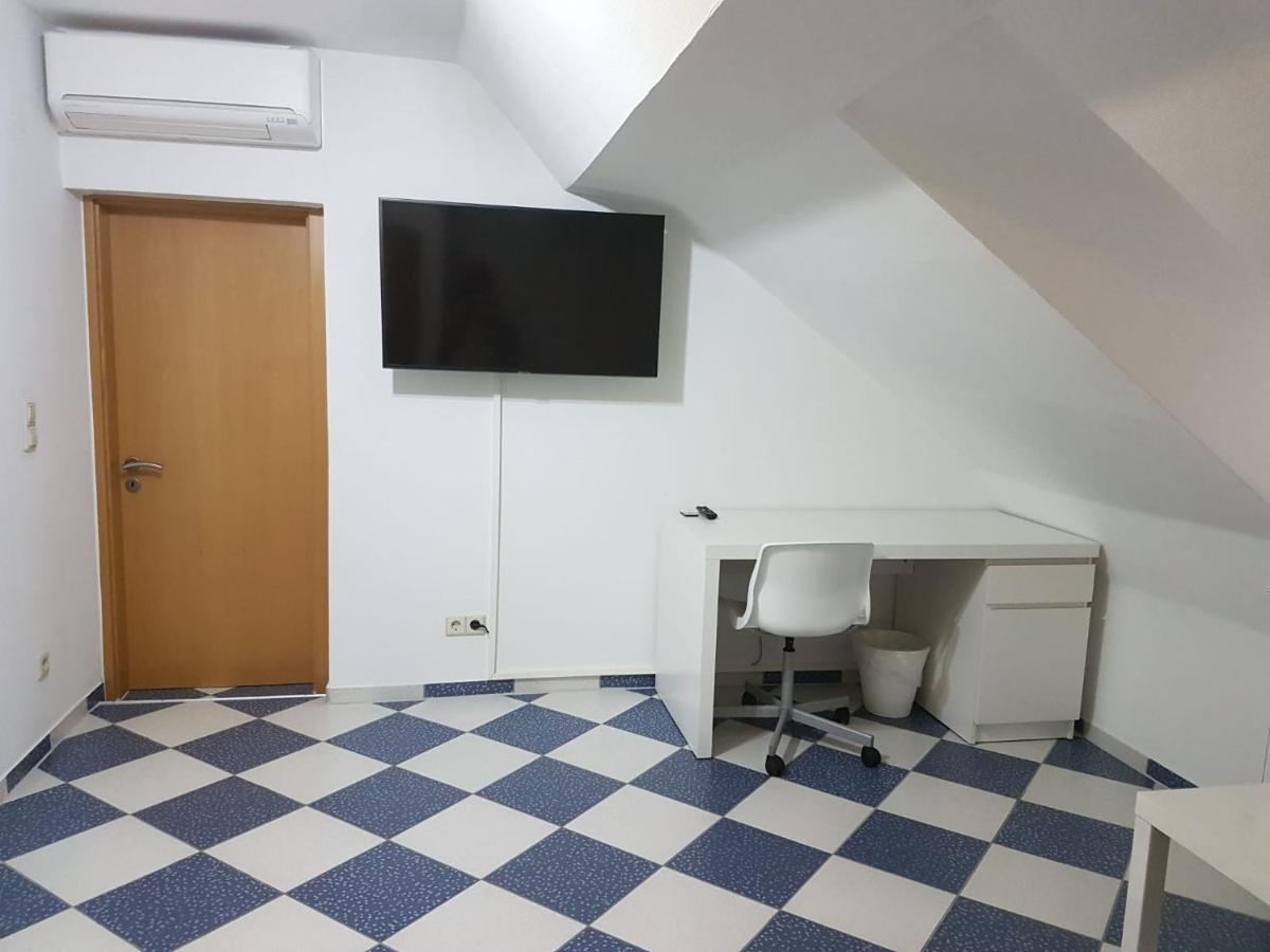 Ruhige Gemuetliche Ferienwohnung In Karlsruhe Daxlanden Fuer Monteure, Pendler, Geschaefsreisen, Wochenendreisen מראה חיצוני תמונה