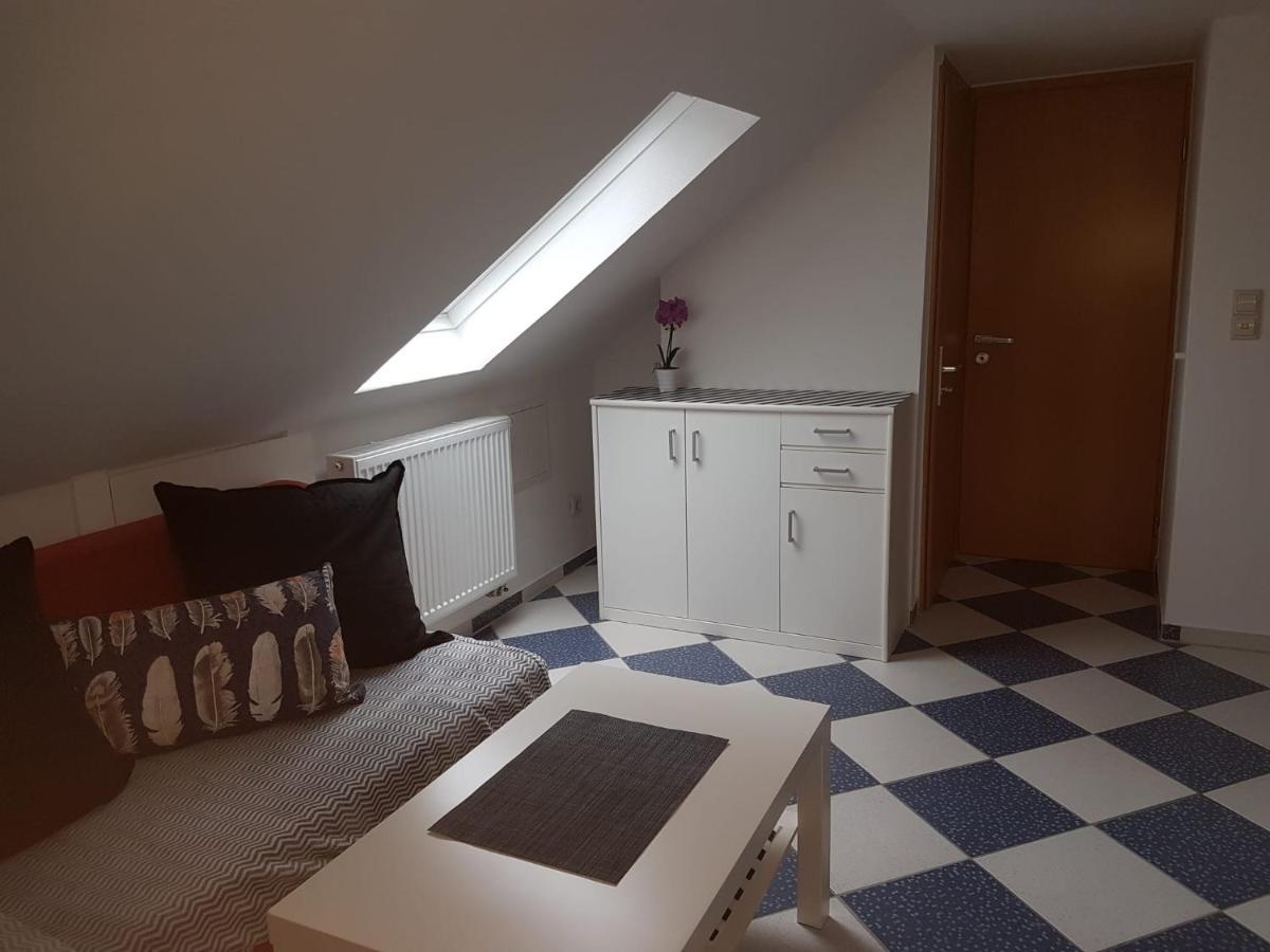 Ruhige Gemuetliche Ferienwohnung In Karlsruhe Daxlanden Fuer Monteure, Pendler, Geschaefsreisen, Wochenendreisen מראה חיצוני תמונה