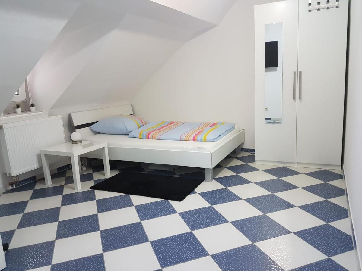 Ruhige Gemuetliche Ferienwohnung In Karlsruhe Daxlanden Fuer Monteure, Pendler, Geschaefsreisen, Wochenendreisen מראה חיצוני תמונה